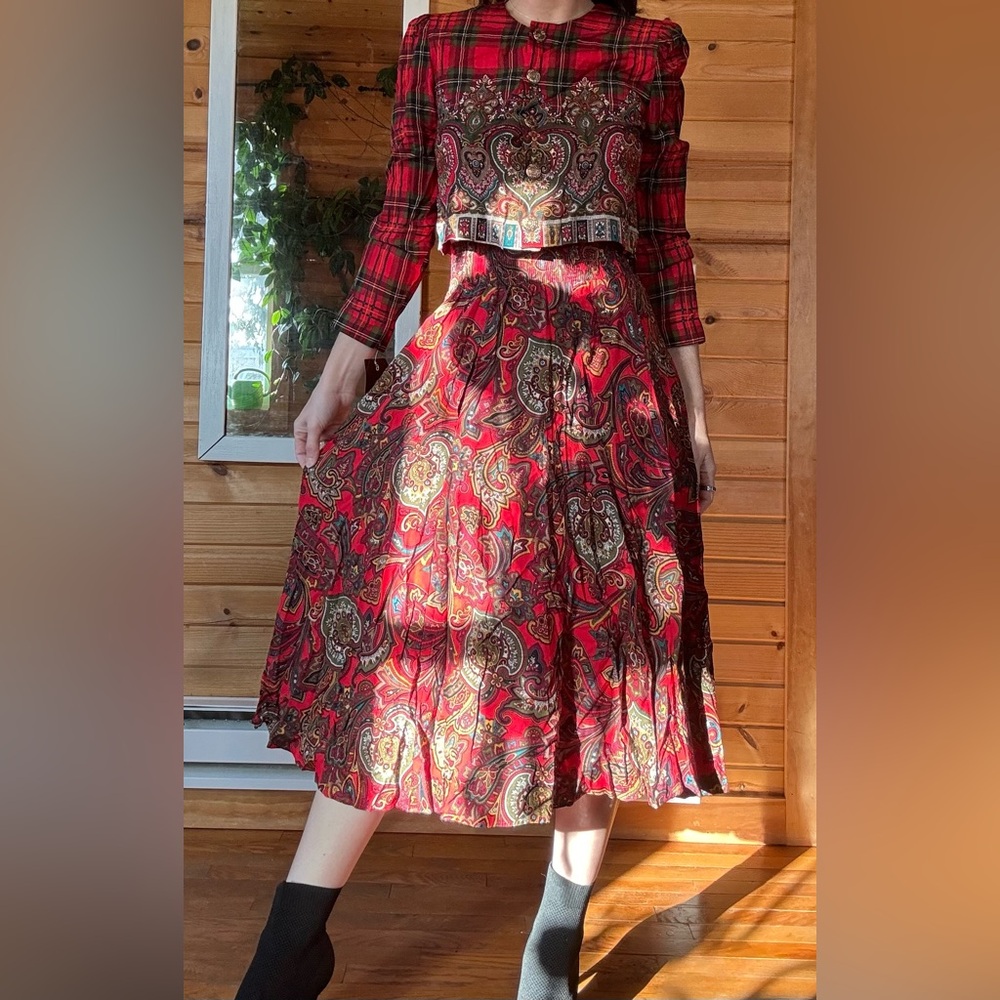 💋Vintage 2-pc Red Paisley Skirt Suit Set